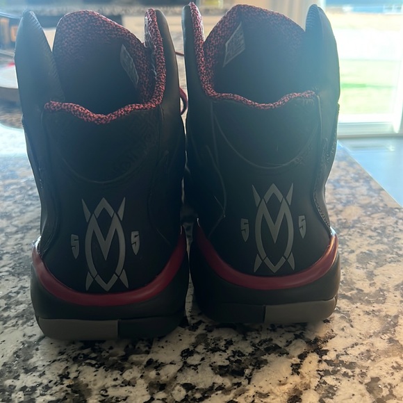 Men’s Adidas Mutombo 2 Retro Shoes - Picture 4 of 7